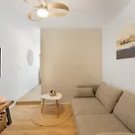 Apartment A T *